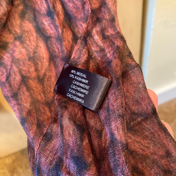 Beautiful Furla scarf - Picture 4 of 6